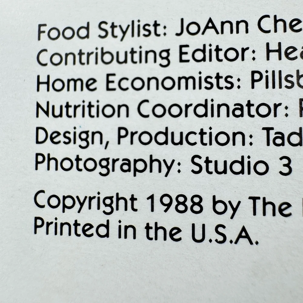 Pillsbury Classic Cookbooks “Bake Off” Special Edition 1988 Check Stand Book